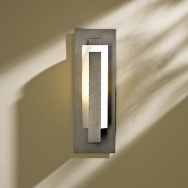 Hubbardton Forge Vertical Bar Sconce Model: 217185-FLU-08-GG0065
